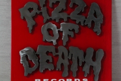PiZZA OF DEATH RECORDS 事務所サイン/ 素材:鉄,木,カッティングシート